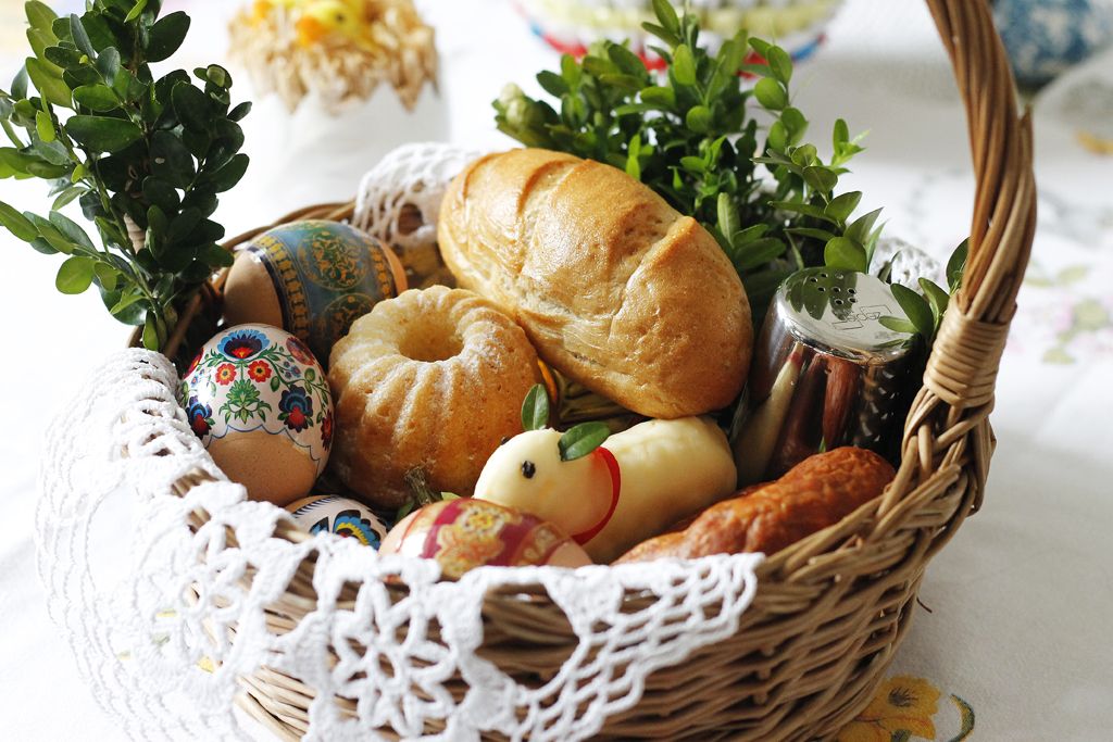 ŚWIĘCENIE POKARMÓW W WIELKĄ SOBOTĘ